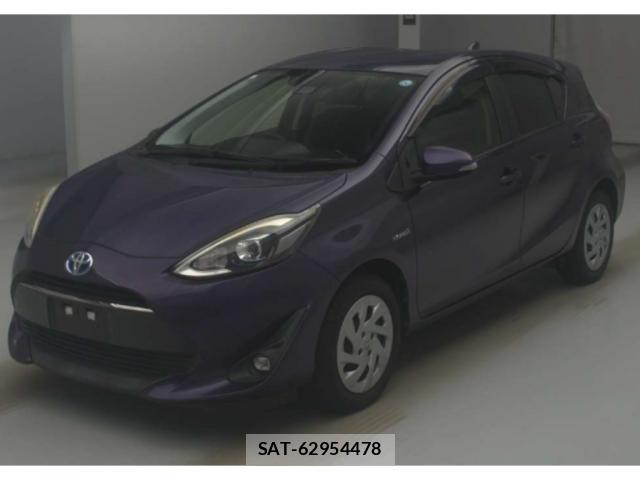 Toyota AQUA 2018-01 8217908-3