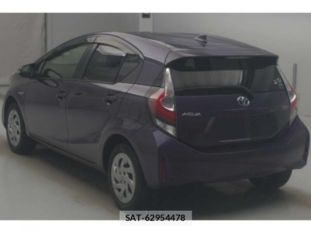 Toyota AQUA 2018-01 8217908-4