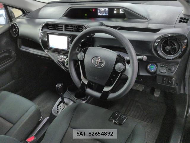 Toyota AQUA 2018-12 8217927-2