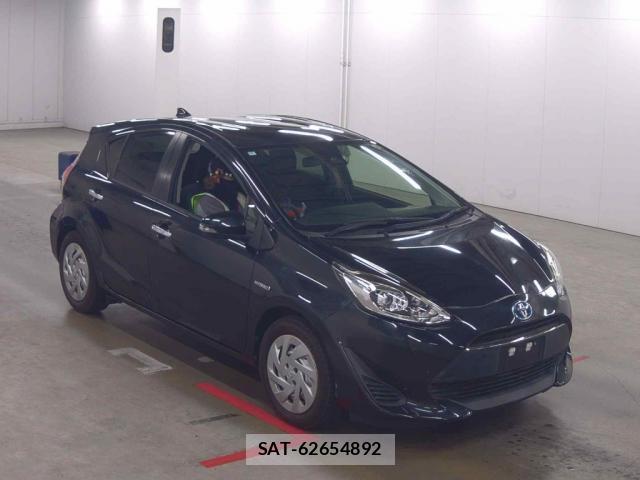 Toyota AQUA 2018-12 8217927-3
