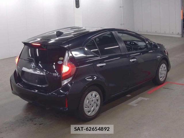 Toyota AQUA 2018-12 8217927-4
