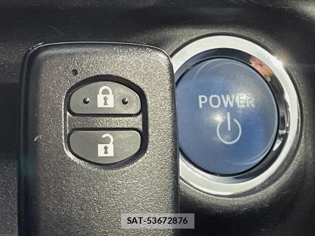 Toyota AQUA 2016-10 8218527-6
