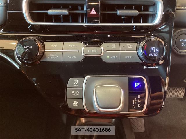 Toyota AQUA 2025-04 8218674-8