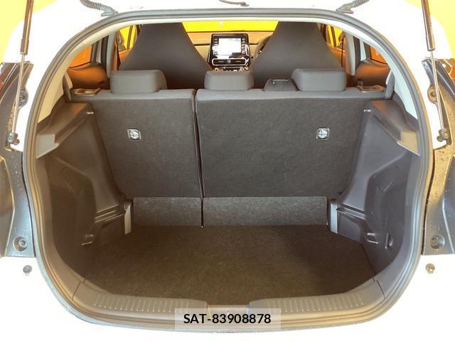 Toyota AQUA 2025-03 8218682-12