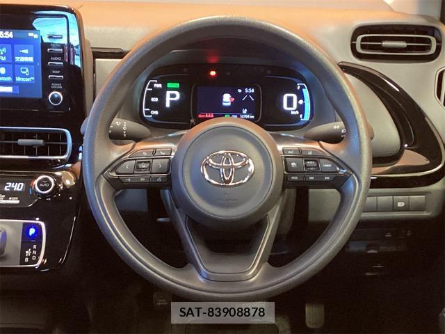 Toyota AQUA 2025-03 8218682-17