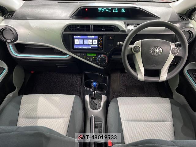 Toyota AQUA 2012-05 8219127-1
