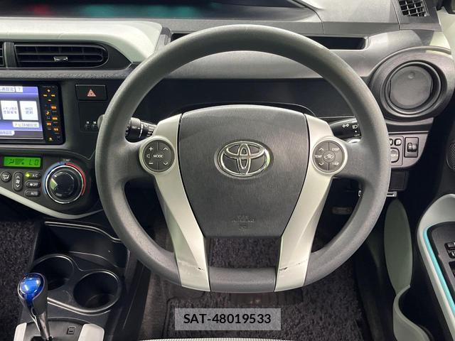 Toyota AQUA 2012-05 8219127-10