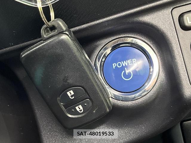 Toyota AQUA 2012-05 8219127-6