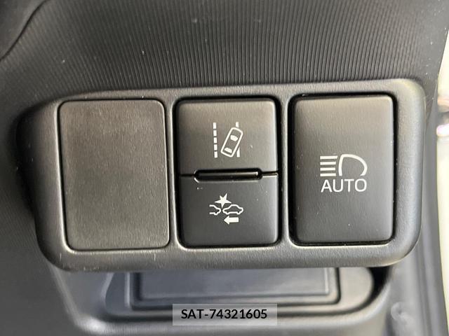 Toyota AQUA 2019-09 8219201-3