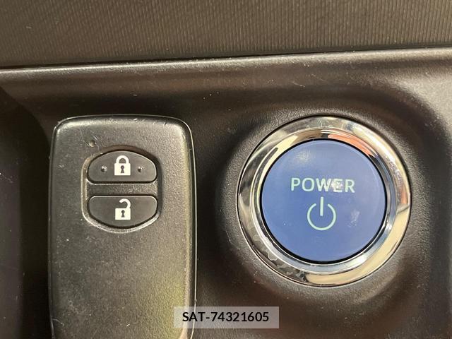 Toyota AQUA 2019-09 8219201-6