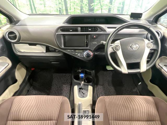 Toyota AQUA 2012-12 8219370-1
