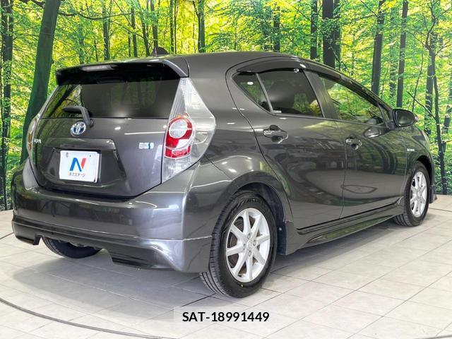 Toyota AQUA 2012-12 8219370-16