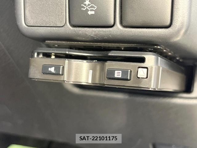 Toyota AQUA 2019-06 8219372-6