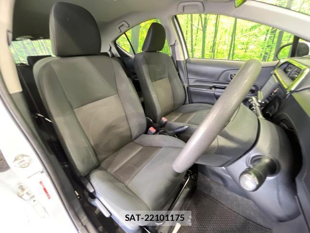 Toyota AQUA 2019-06 8219372-7