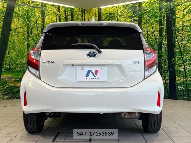 Toyota AQUA 2017-07 8219703-14