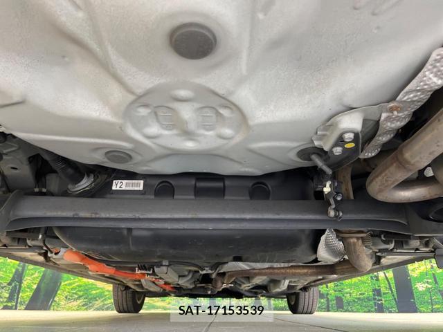 Toyota AQUA 2017-07 8219703-18