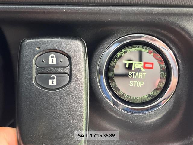 Toyota AQUA 2017-07 8219703-6