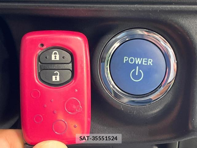 Toyota AQUA 2015-06 8219706-6