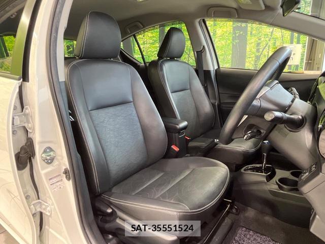Toyota AQUA 2015-06 8219706-7