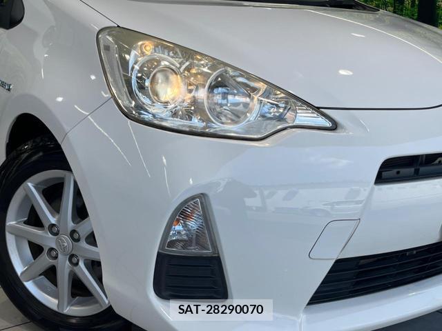 Toyota AQUA 2013-08 8219730-11
