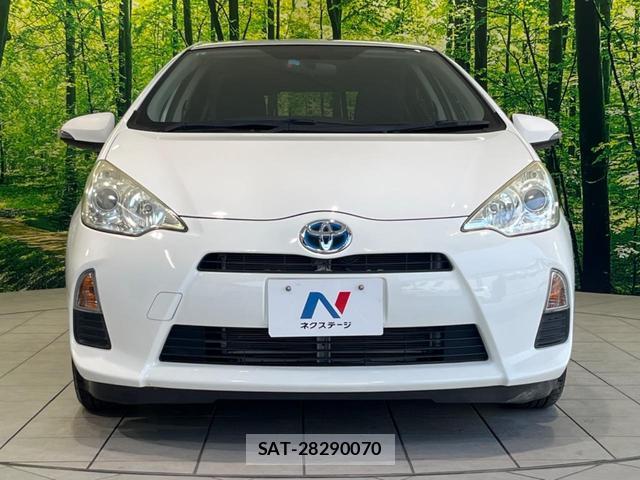 Toyota AQUA 2013-08 8219730-13