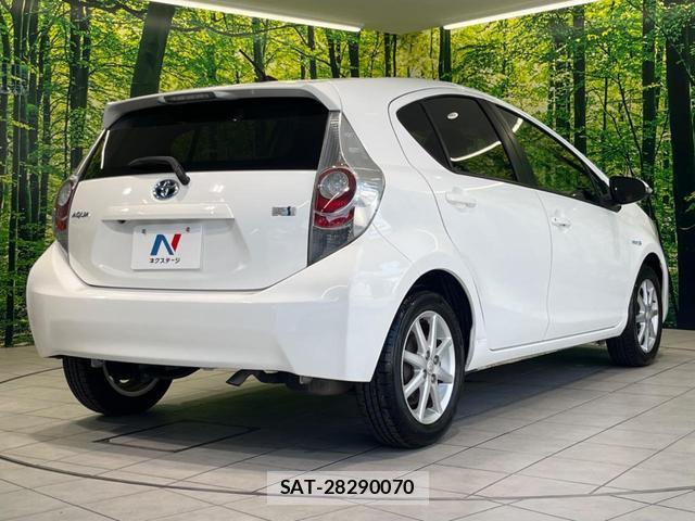 Toyota AQUA 2013-08 8219730-16