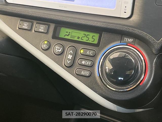 Toyota AQUA 2013-08 8219730-6