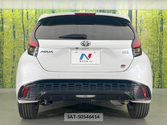 Toyota AQUA 2023-03 8220108-14
