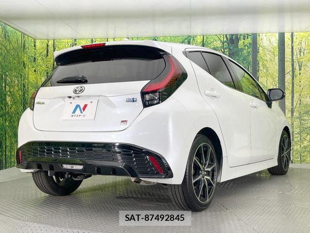 Toyota AQUA 2023-03 8220114-16