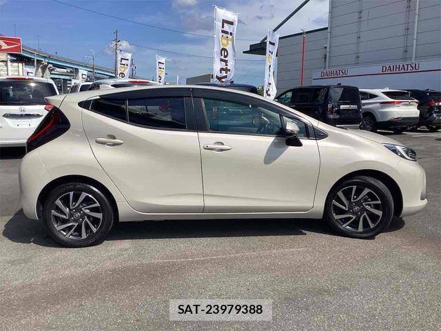 Toyota AQUA 2021-10 8220162-6