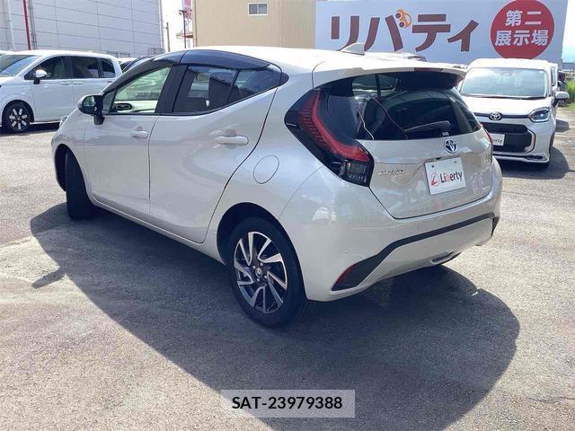 Toyota AQUA 2021-10 8220162-8