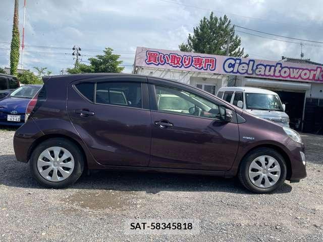 Toyota AQUA 2015-03 8220243-14