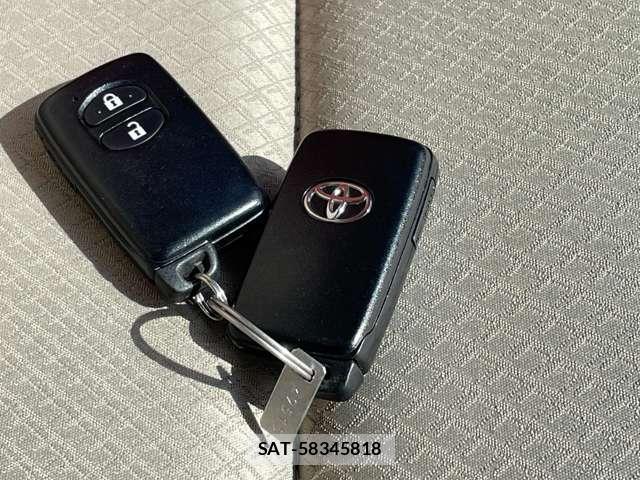 Toyota AQUA 2015-03 8220243-4