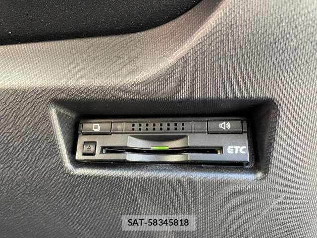 Toyota AQUA 2015-03 8220243-6