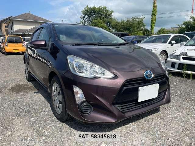 Toyota AQUA 2015-03 8220243-7