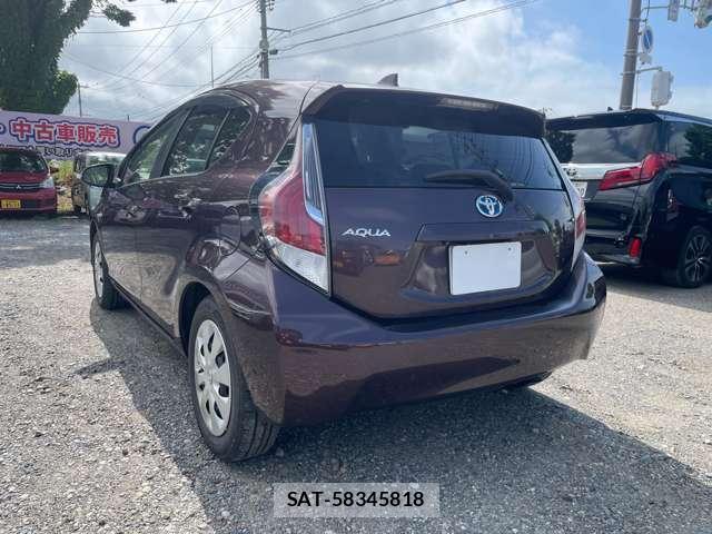 Toyota AQUA 2015-03 8220243-8