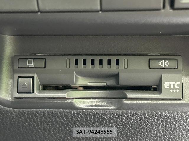 Toyota AQUA 2022-10 8220284-6