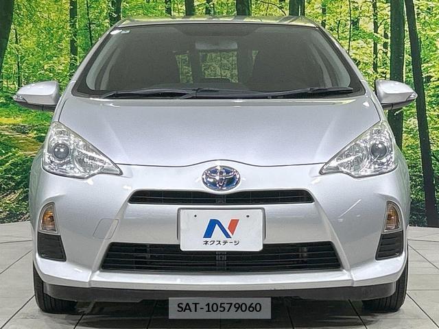 Toyota AQUA 2013-12 8220294-13