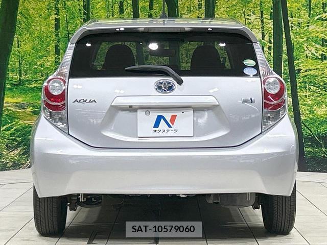 Toyota AQUA 2013-12 8220294-14