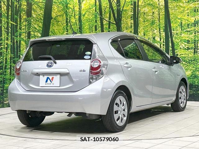 Toyota AQUA 2013-12 8220294-16