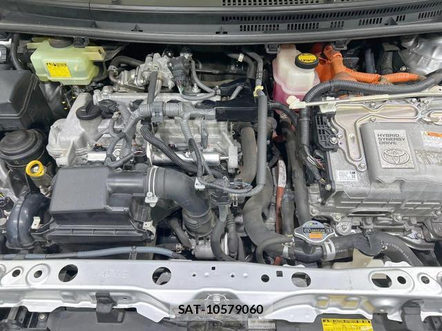 Toyota AQUA 2013-12 8220294-17