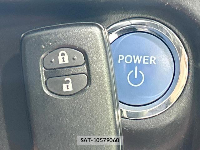 Toyota AQUA 2013-12 8220294-5