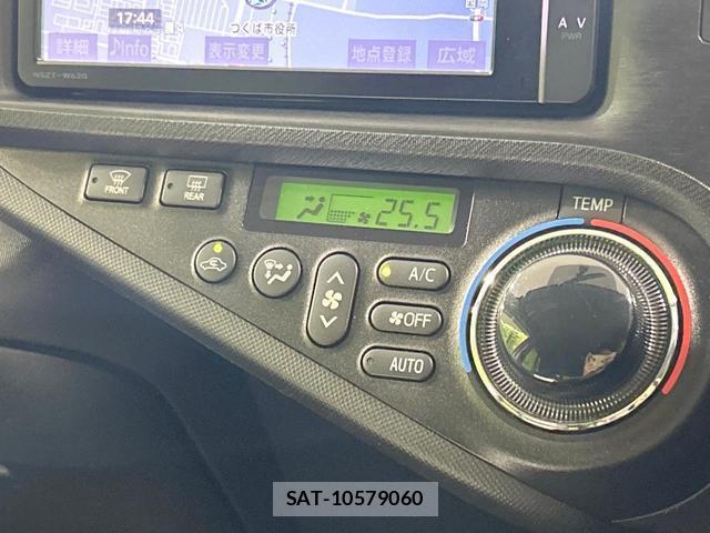 Toyota AQUA 2013-12 8220294-6