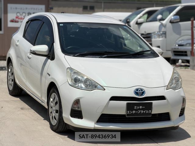 Toyota AQUA 2013-06 8220300-0