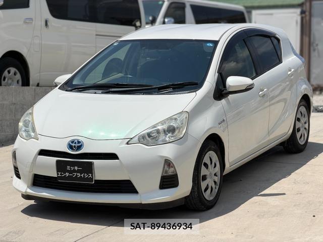 Toyota AQUA 2013-06 8220300-1