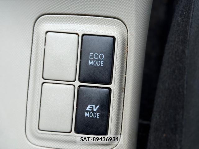 Toyota AQUA 2013-06 8220300-18