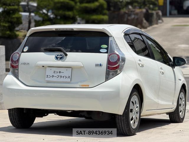 Toyota AQUA 2013-06 8220300-4