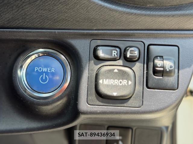 Toyota AQUA 2013-06 8220300-7