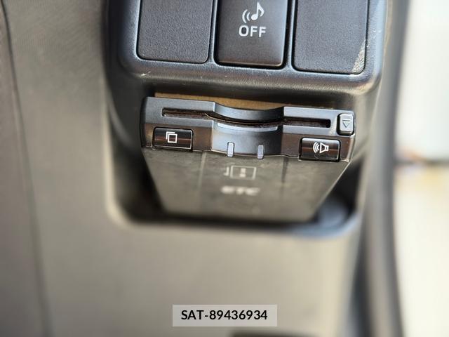 Toyota AQUA 2013-06 8220300-9
