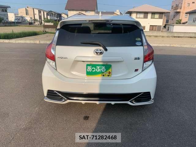 Toyota AQUA 2021-03 8220312-10